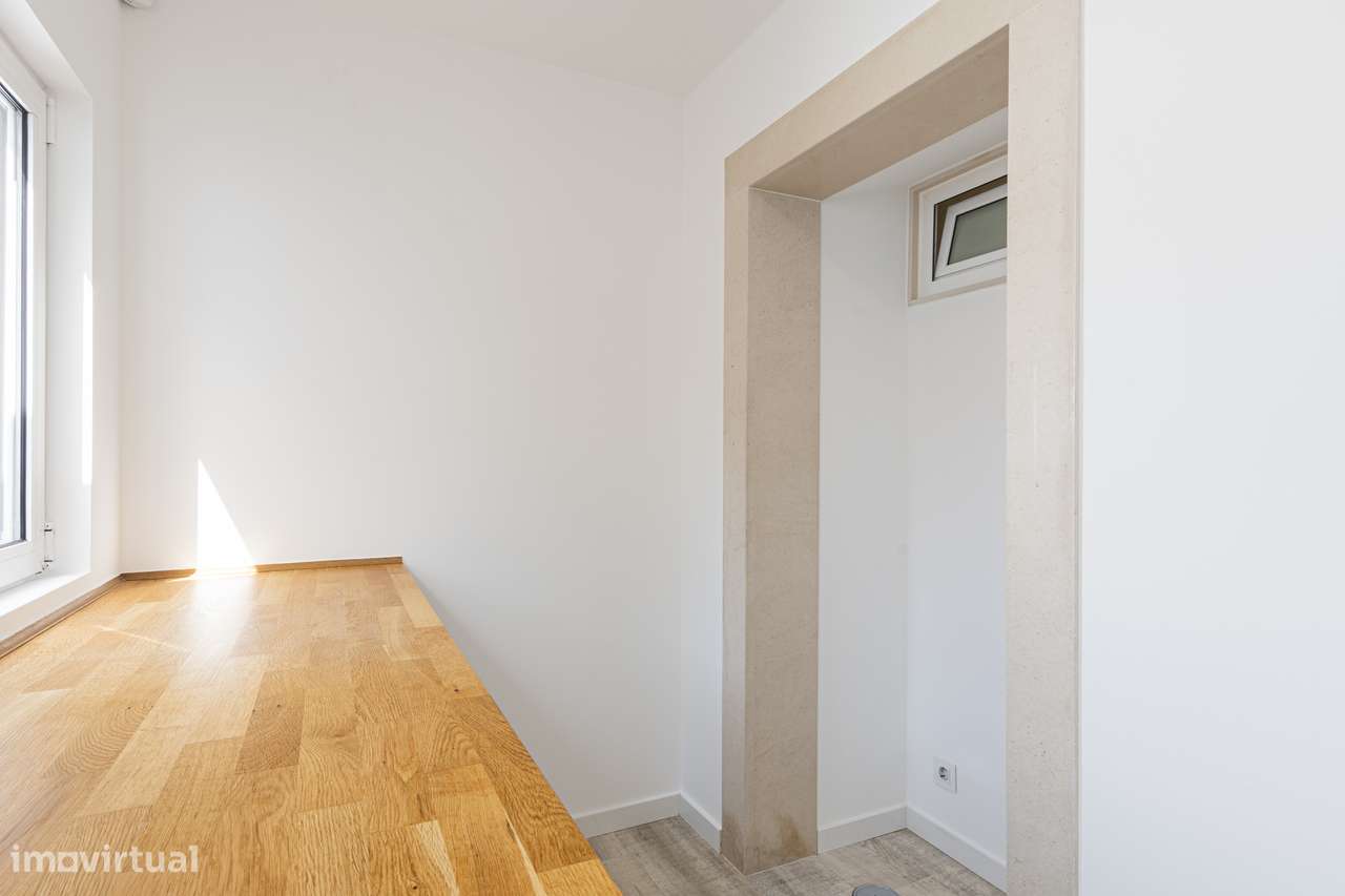 T2+1 Remodelado com Logradouro no Centro de Oeiras-13