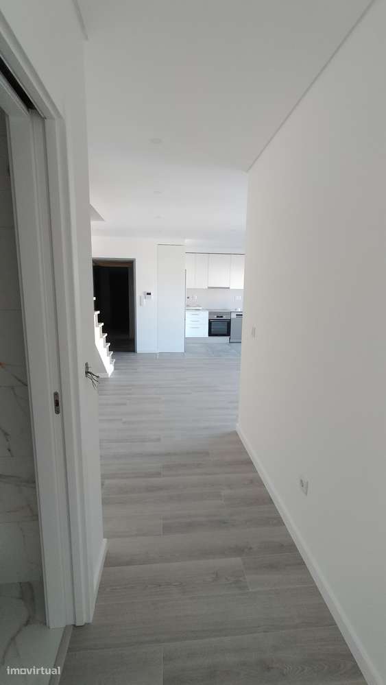 T2 duplex com parqueamento e arrecadação.-9