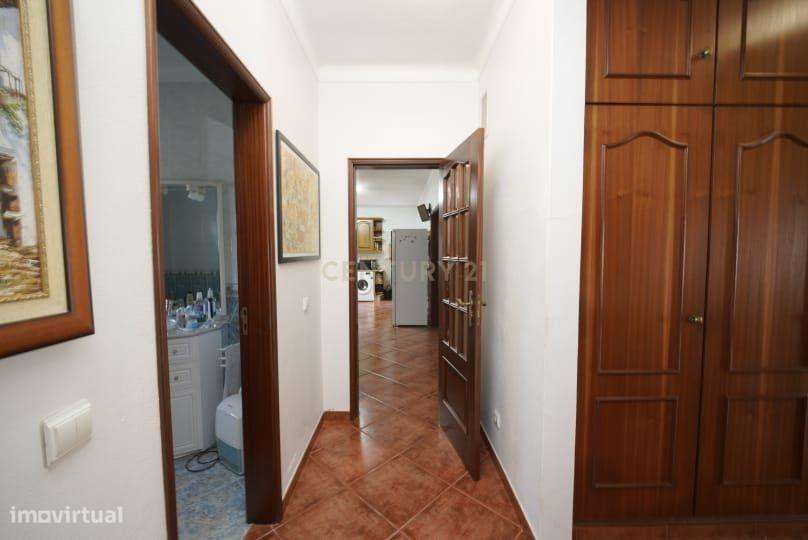 Espetacular Moradia em Setúbal com Jardim e Garagem-6