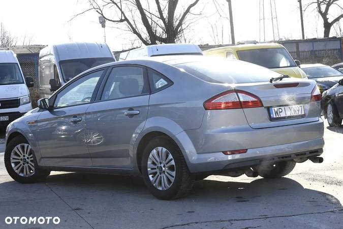 Ford Mondeo 2.5 Ghia - 6