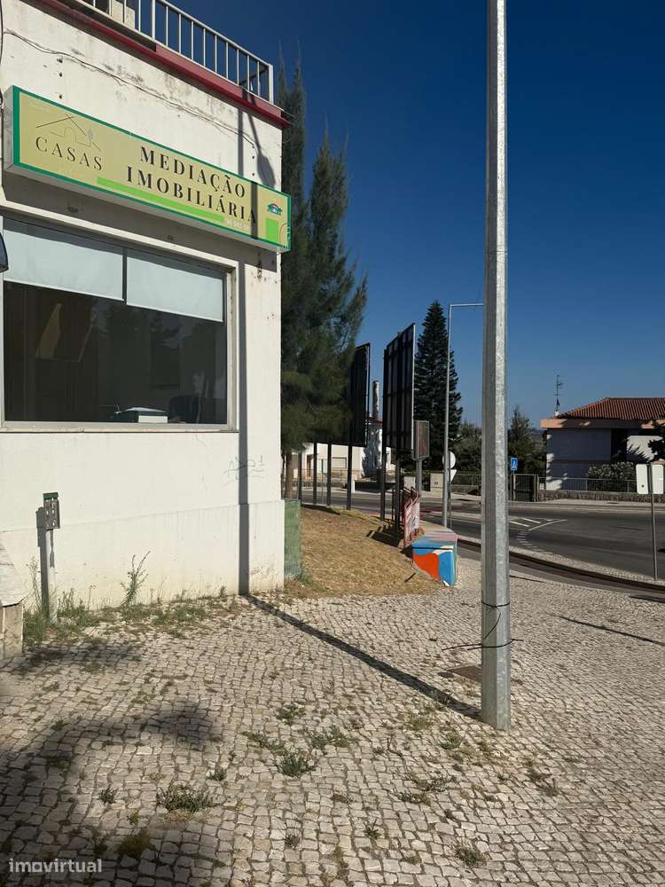 VENDE-SE LOJA BEM LOCALIZADA,  MONTRA PANORAMICA JUNTO NACIONAL 10-8