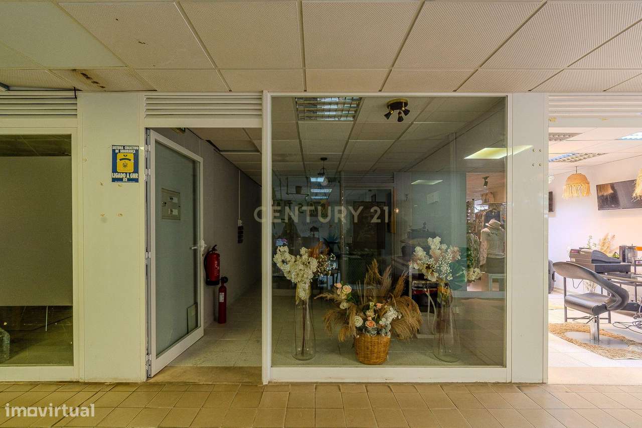 OPORTUNIDADE!!!  Duas Lojas Comerciais no Centro Comercial Borda d’Águ - Grande imagem: 4/17