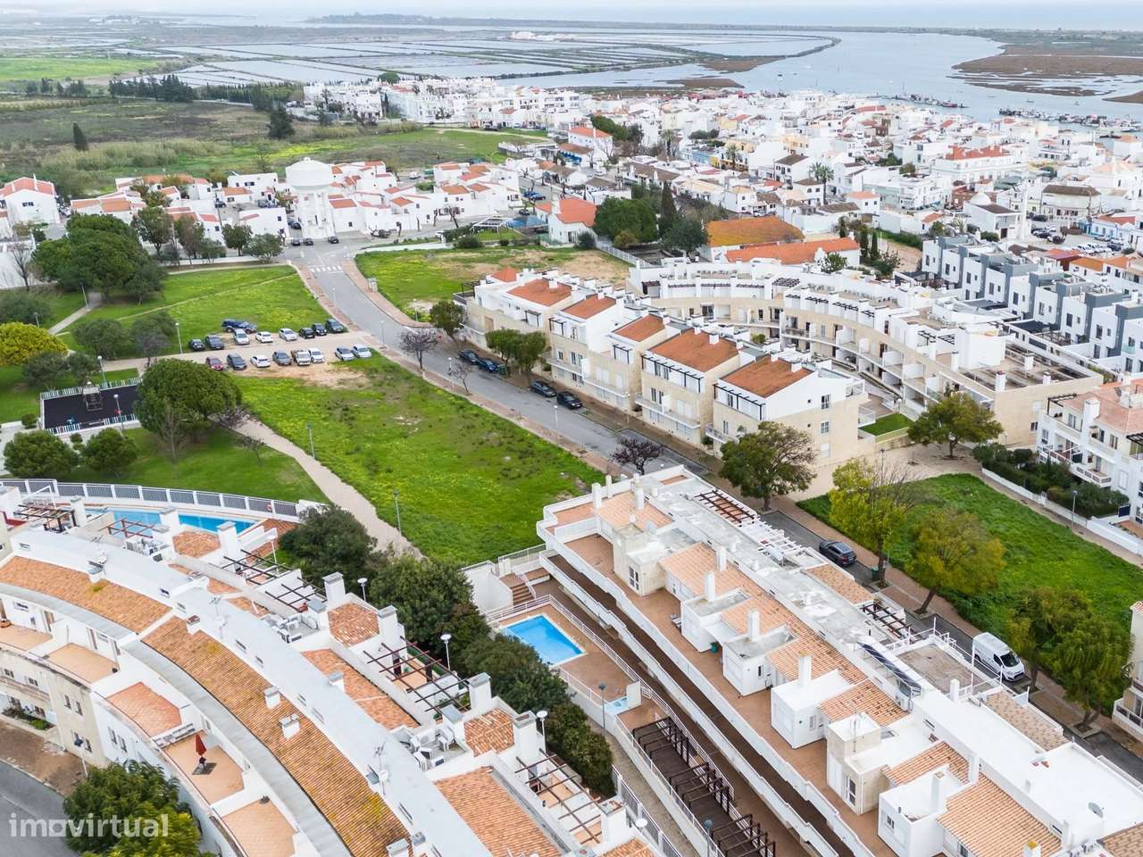 T2 em Santa Luzia  com piscina, terraço e estacionamento - Grande imagem: 2/26