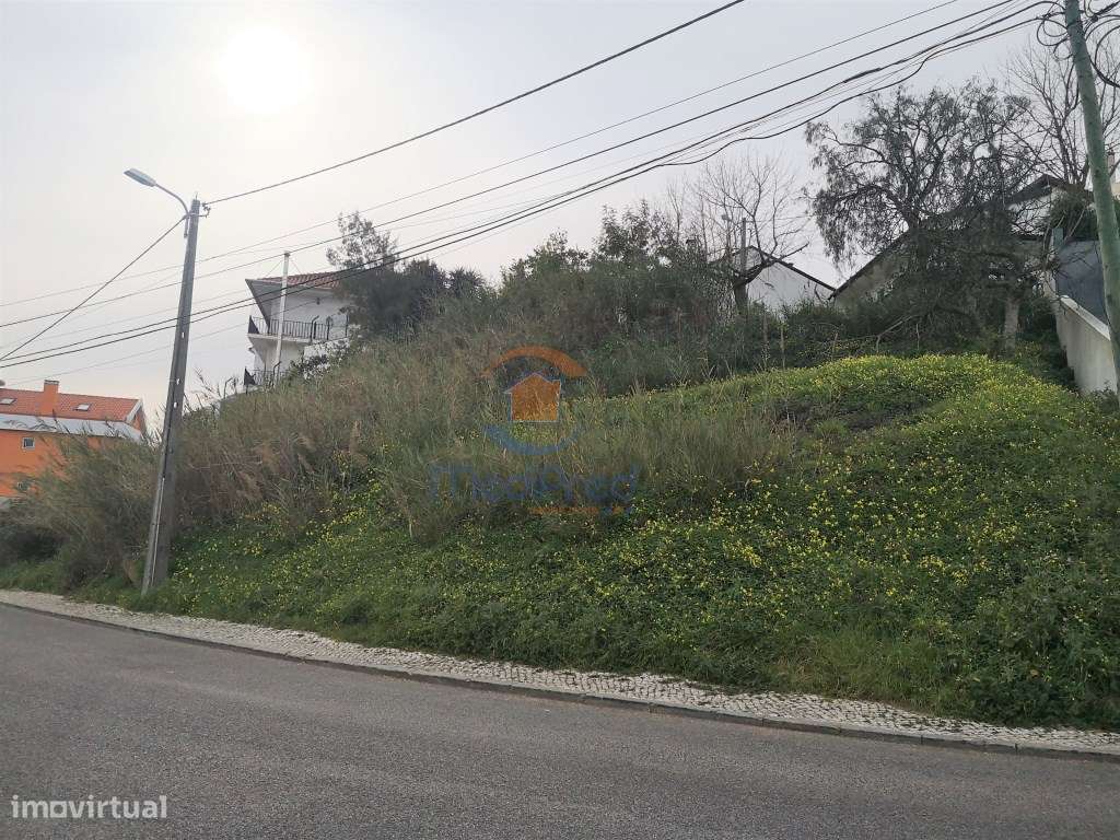 Lote urbano com 311m2 em Famões - Grande imagem: 1/4