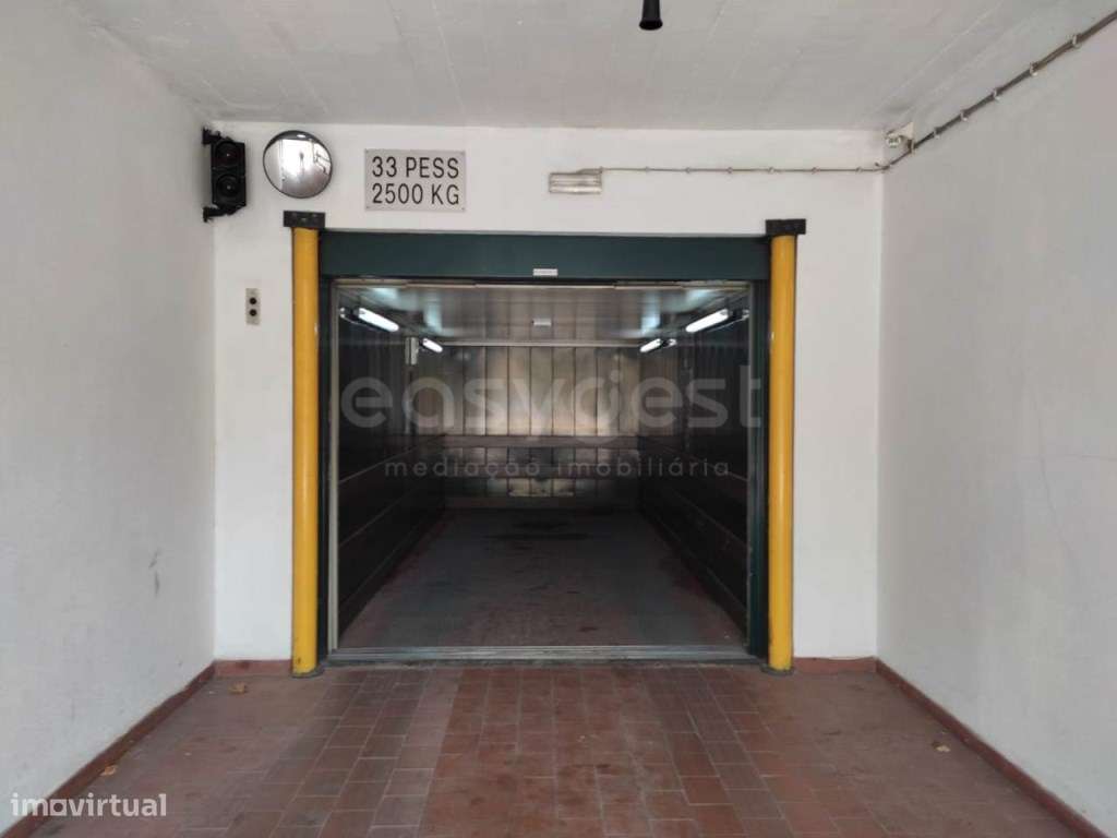 Garagem na estrada da Luz em Lisboa - Grande imagem: 5/20