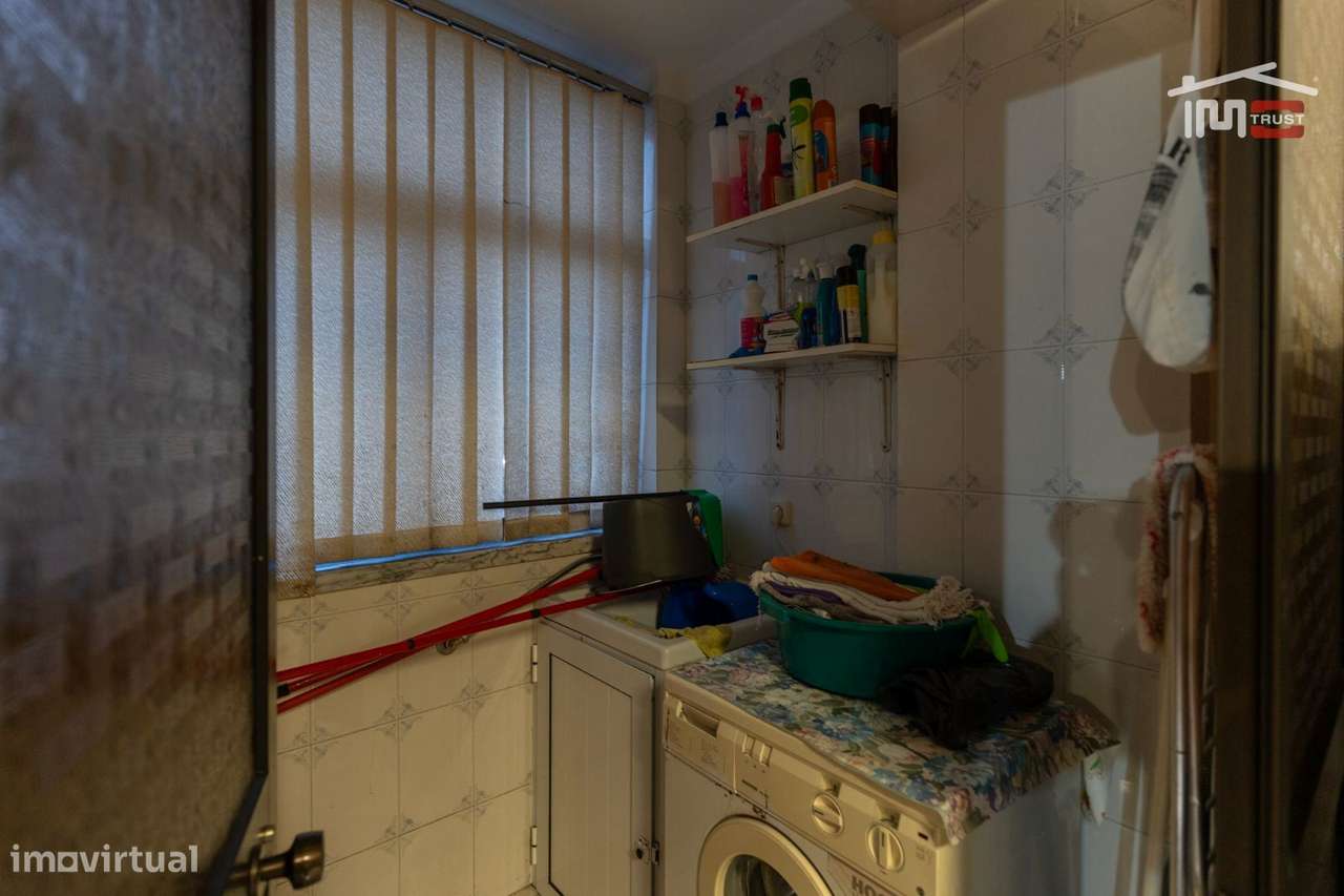 APARTAMENTO T4 MOBILADO COM ELEVADOR ARRECADAÇÃO E GARAGEM AVENIDA ... - Grande imagem: 5/19