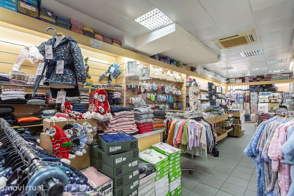 Loja à venda em Almada-11