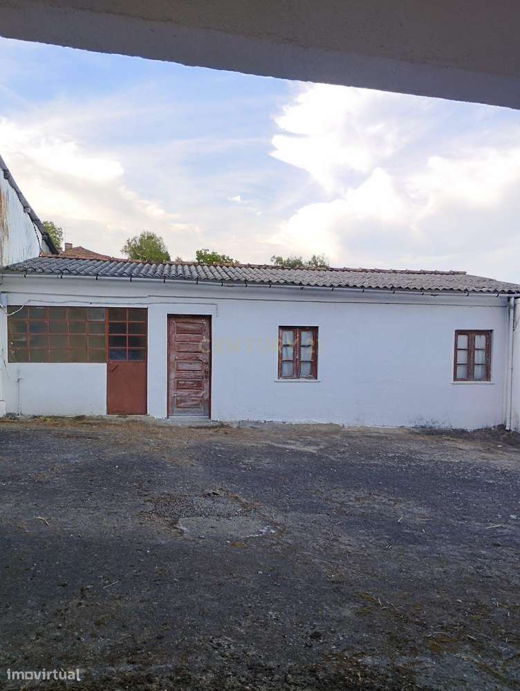 Armazém com 944 m² junto à estação de comboios de Tomar - Grande imagem: 5/21