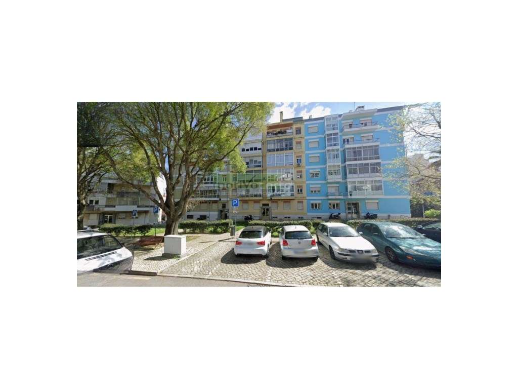 T3 Moderno e Luminoso com Varandas em Benfica. Totalmente Remodelado-8