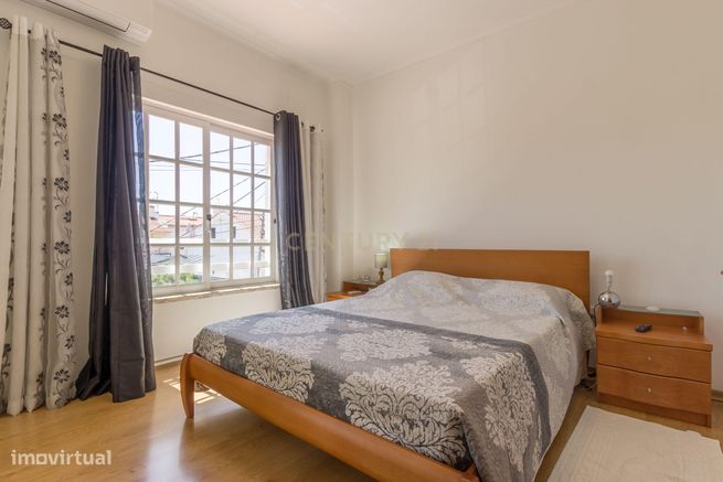 Moradia Geminada T3+1 com Jardim e Garagem-15