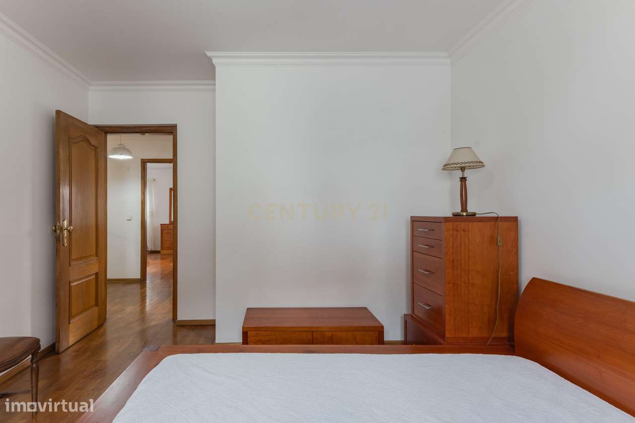 Moradia T3 de Charme no Bairro da Encarnação-16