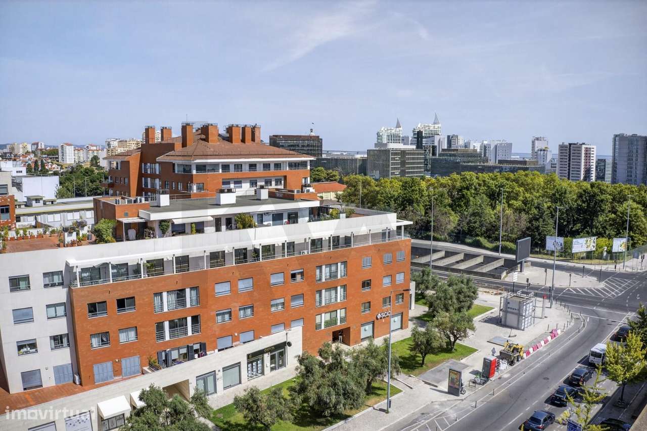 Loja/Escritório com 300 m2, 2 lugares de garagem –  Av Infante D. Henr - Grande imagem: 3/27