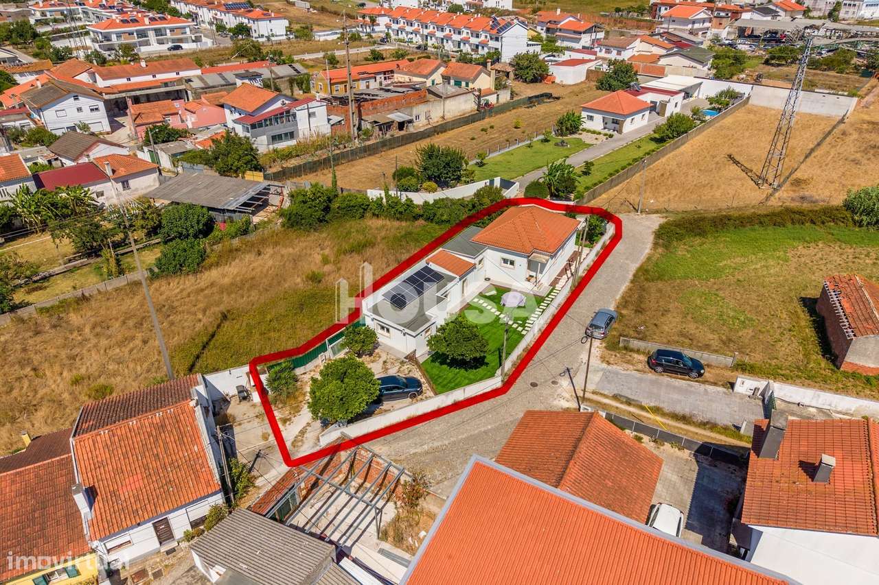 Moradia T4 térrea totalmente renovada na Gândara dos Olivais-48
