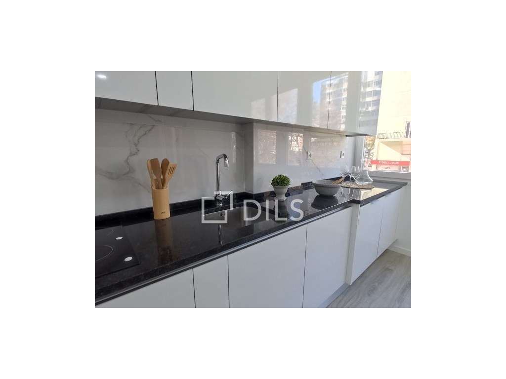 Apartamento T3 em remodelação total, em Benfica - Grande imagem: 4/17