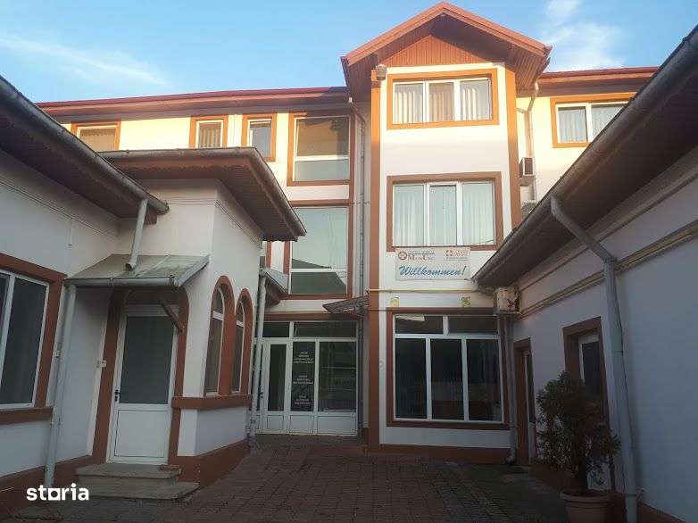 Clinica medicala- 3 niveluri + 2 corpuri proprietate-1