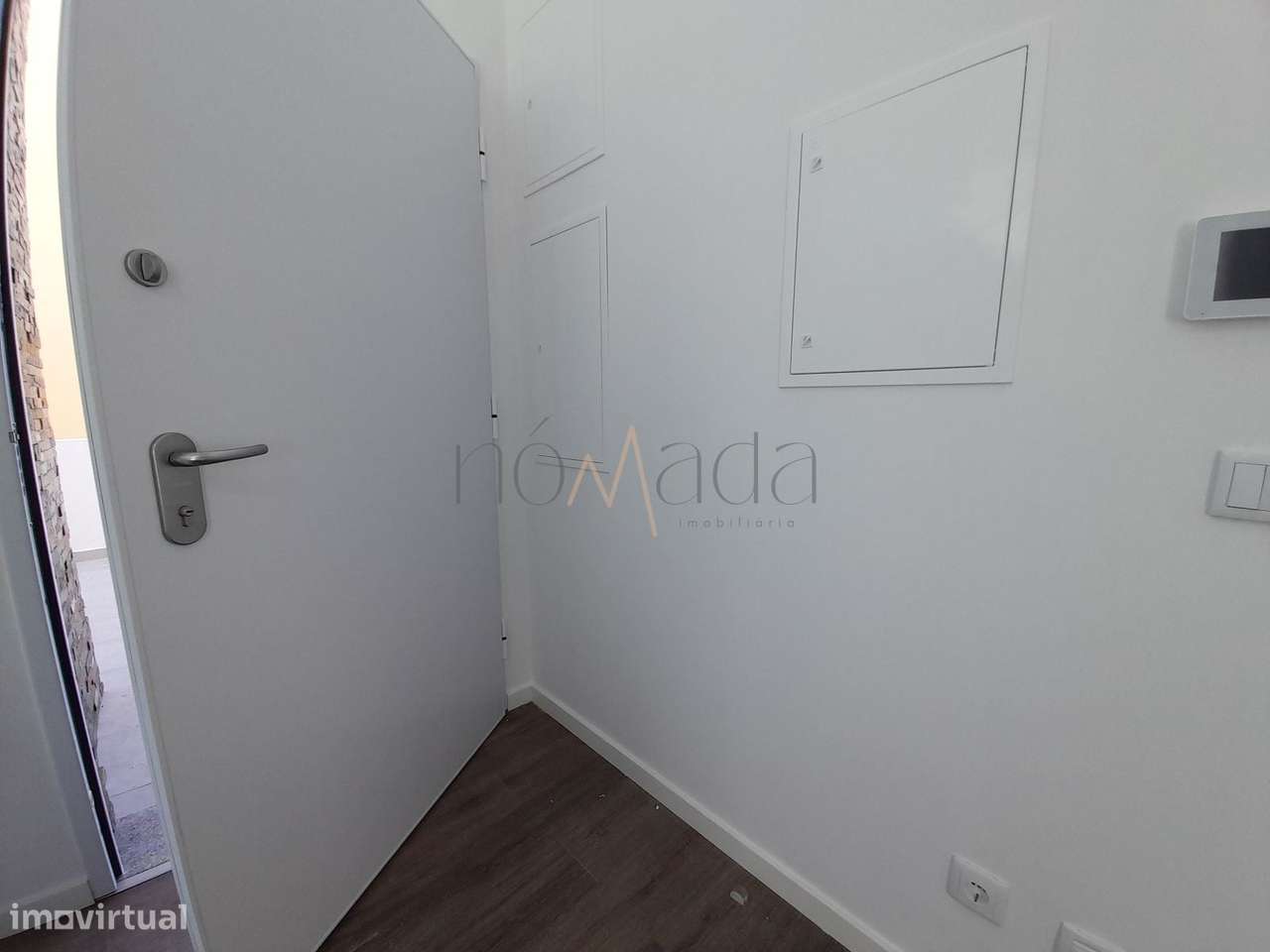 Fantástica moradia localizada no bairro de Valadares, Seixal-4