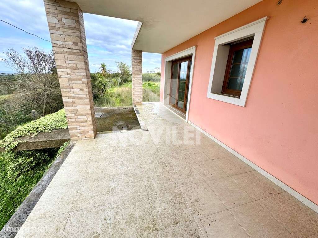 Moradia isolada T3 de cave e rés do chão próxima da Nazaré.-11