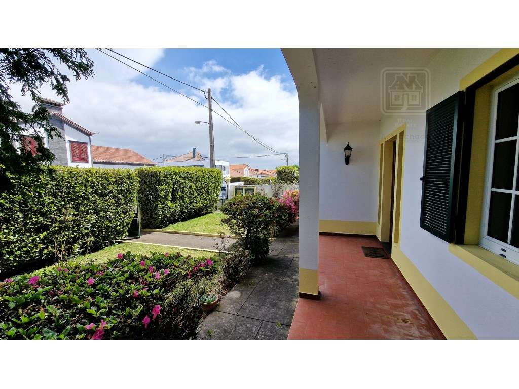VENDA de MORADIA - VIVENDA T4+1 com Jardim e Garagem - Relva, Ponta...-12