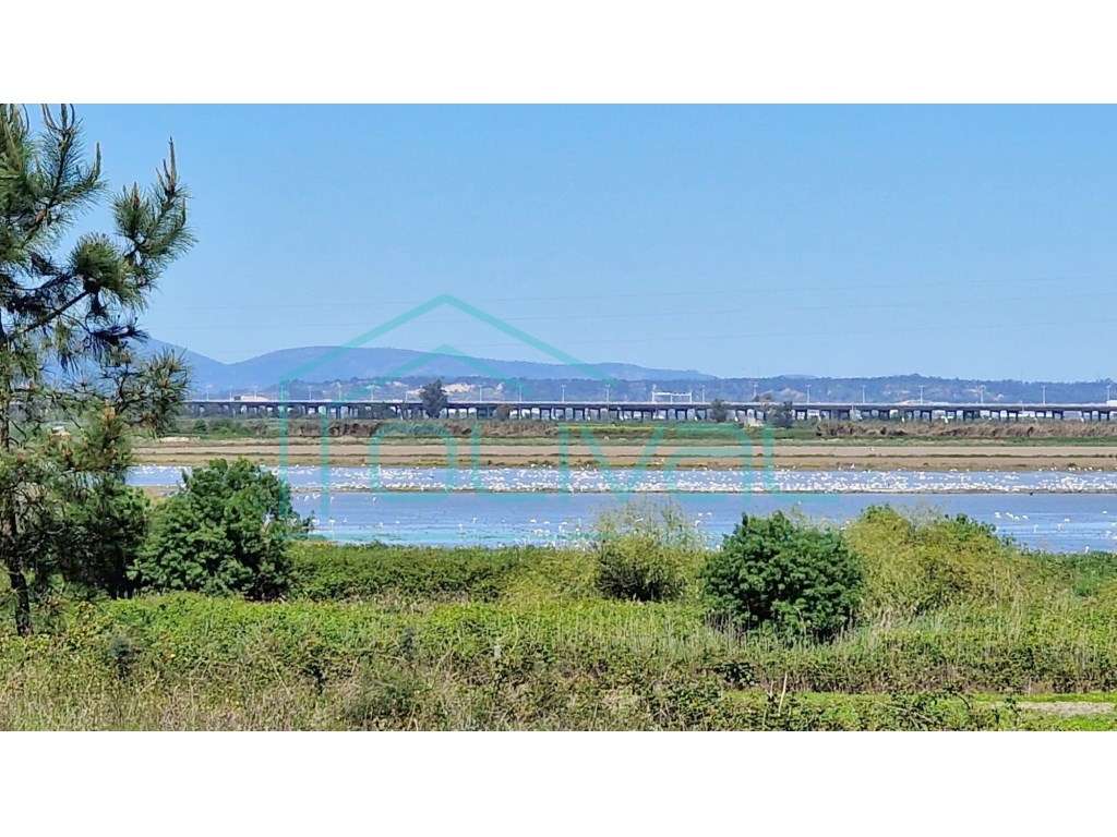 Moradia T5 isolada com piscina Condomínio Privado-1