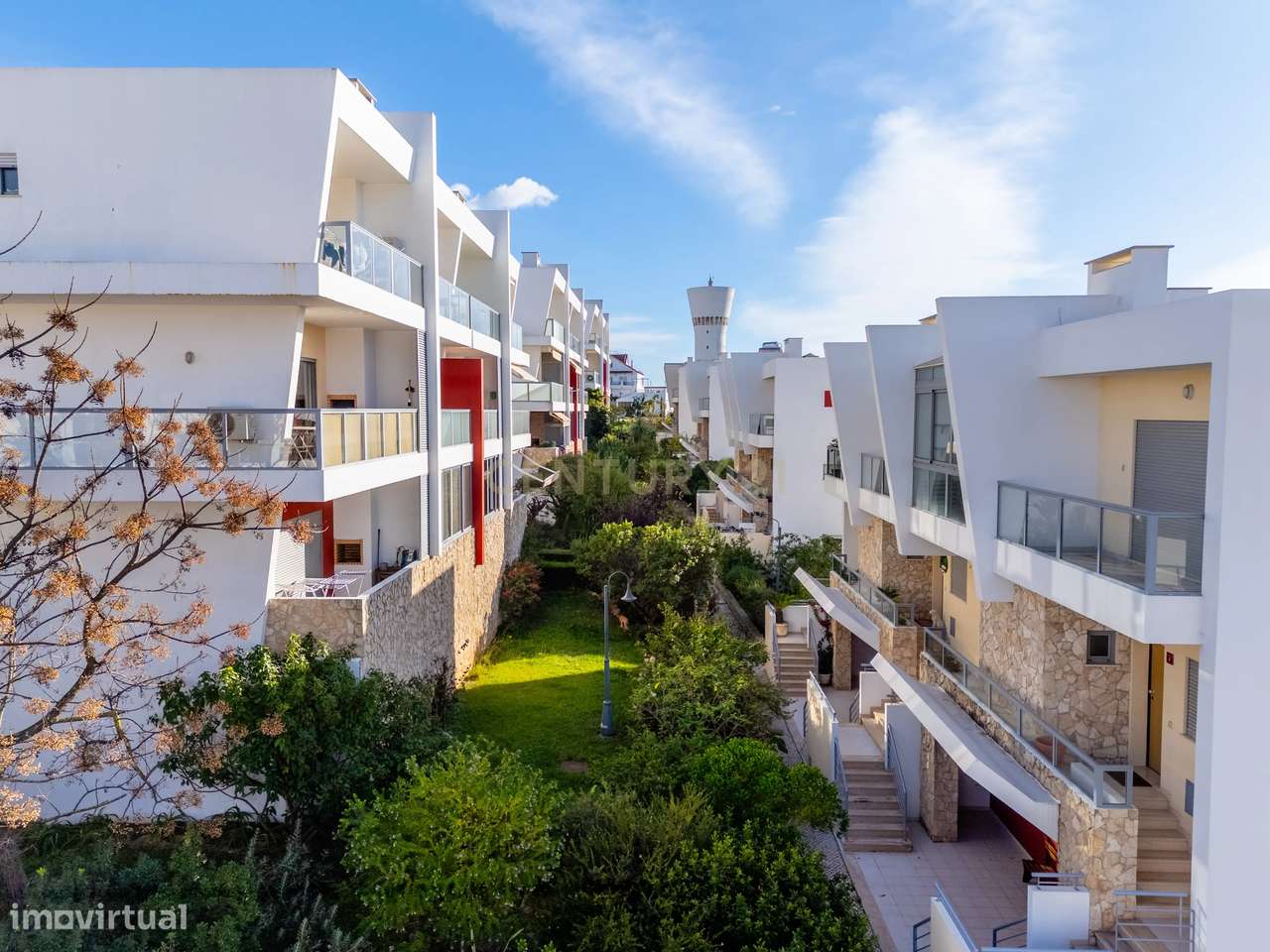 DUPLEX T2 DE CANTO COM AMPLAS VARANDAS E GARAGEM PERTO DA PRAIA!-7