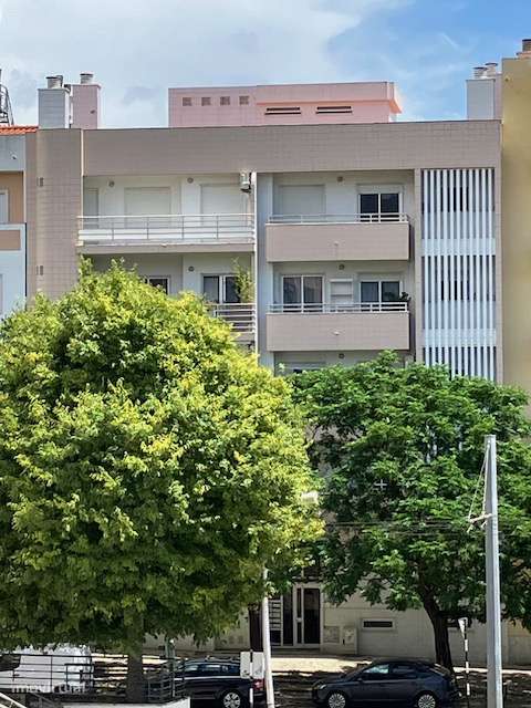 Lisboa Sul Almada Duplex T3 +1, com garagem-0