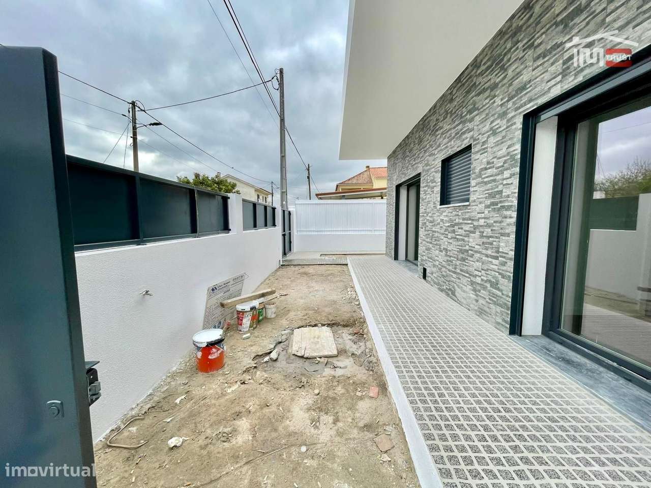 Moradia Térrea T3+1 com Áreas Amplas em Fernão Ferro | Terreno 380...-33