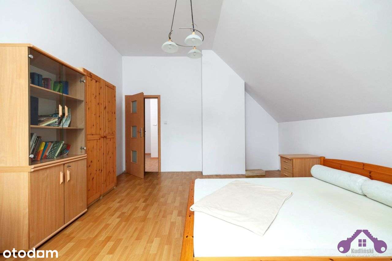 Dom z dużymi sypialniami i pomieszczeniem biurowym-12