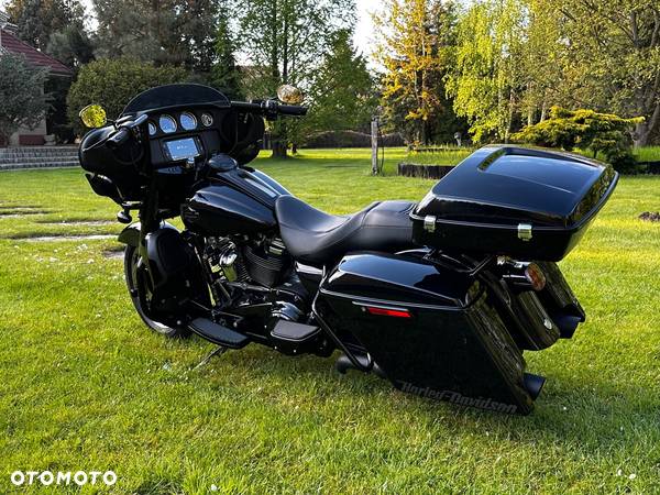 Harley-Davidson Touring Street Glide - 8