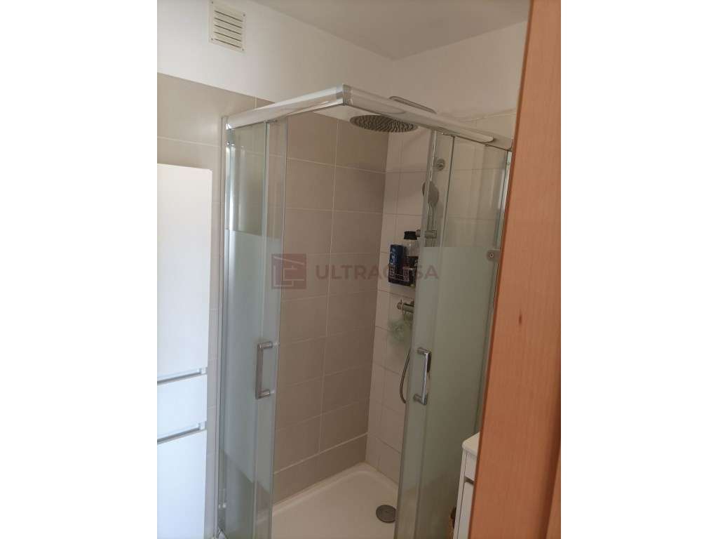 Vende-se Excelente T3 na Pontinha com 2 Lugares de Parqueamento-26