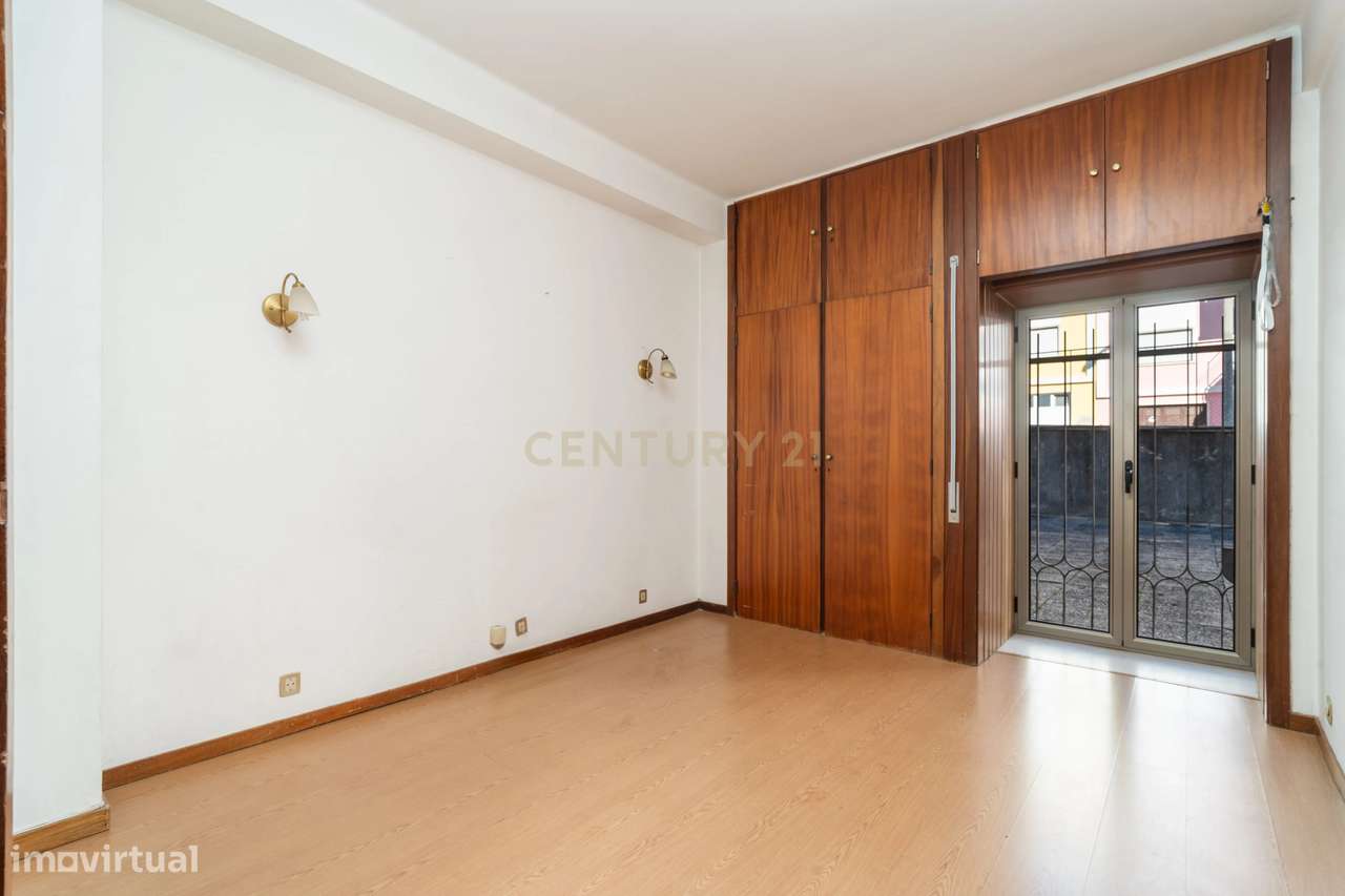 T6 com terraço de 150 m² em Celas-17
