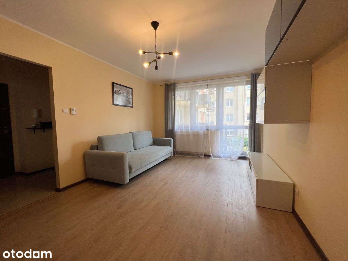 Ustawnakawalerka z balkonem, winda, miłe osiedle-0