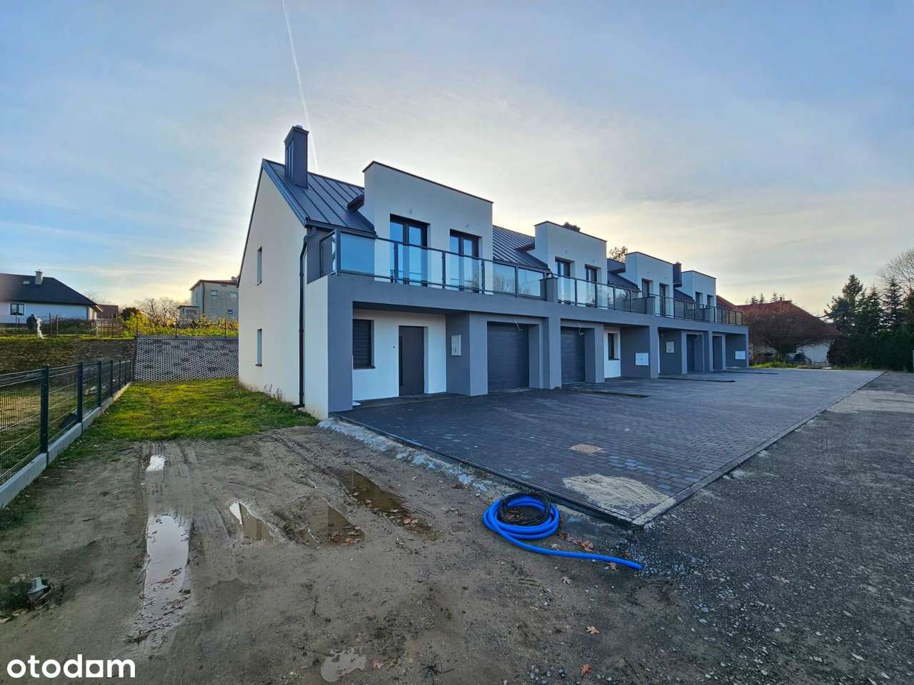 Przestronny dom ogródek 4 sypialnie garaż-9