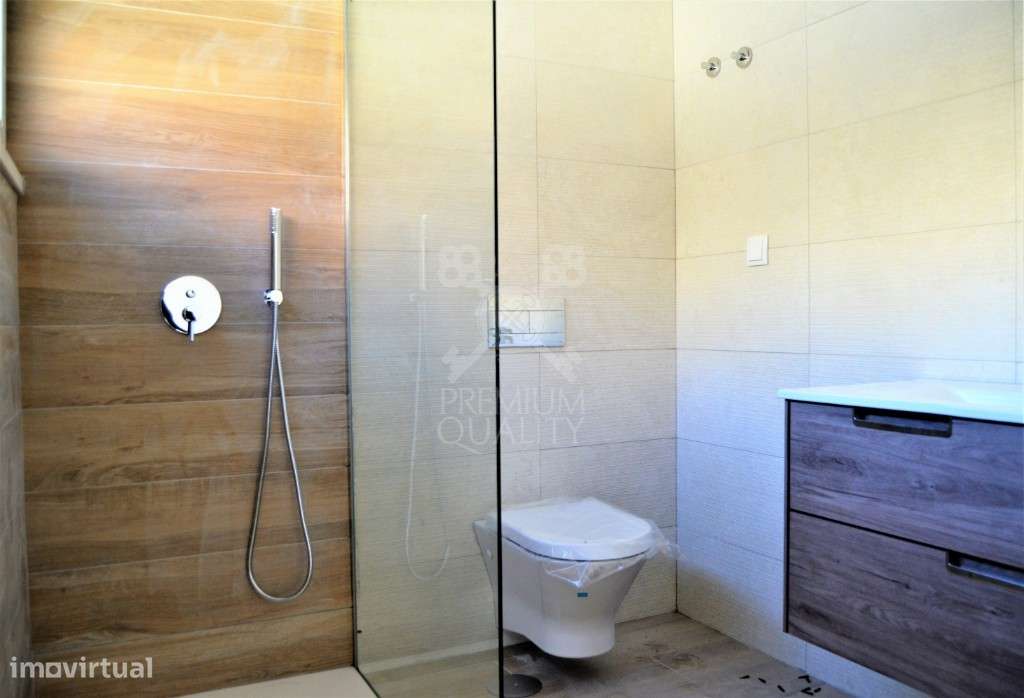 Moradia T3 com piscina para construção-19