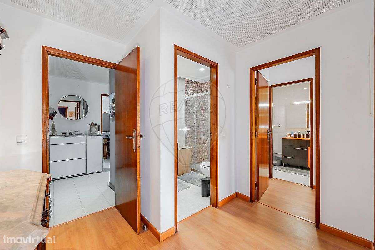 Apartamento T3 Parcialmente Renovado, situado em Ferreiros, Braga-10