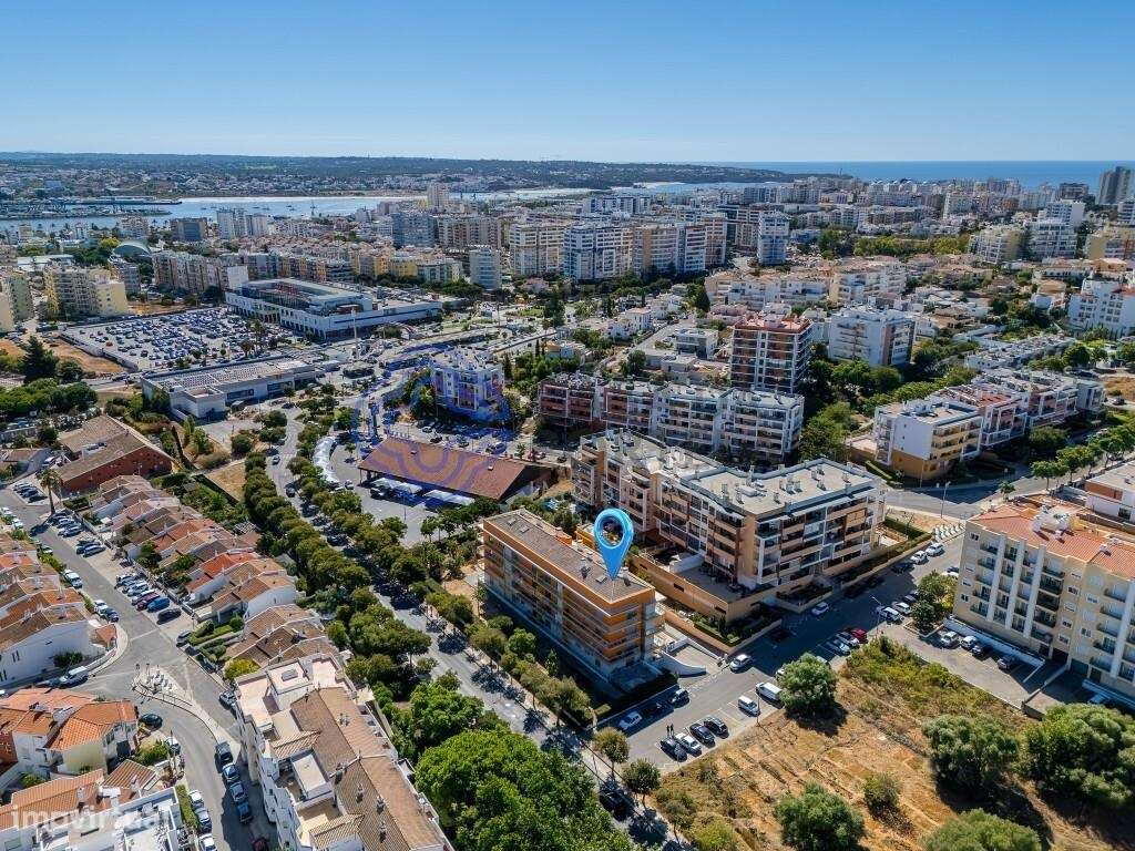 Apartamento T4 com 2 lugares de estacionamento, arrecadação e dois ter-27