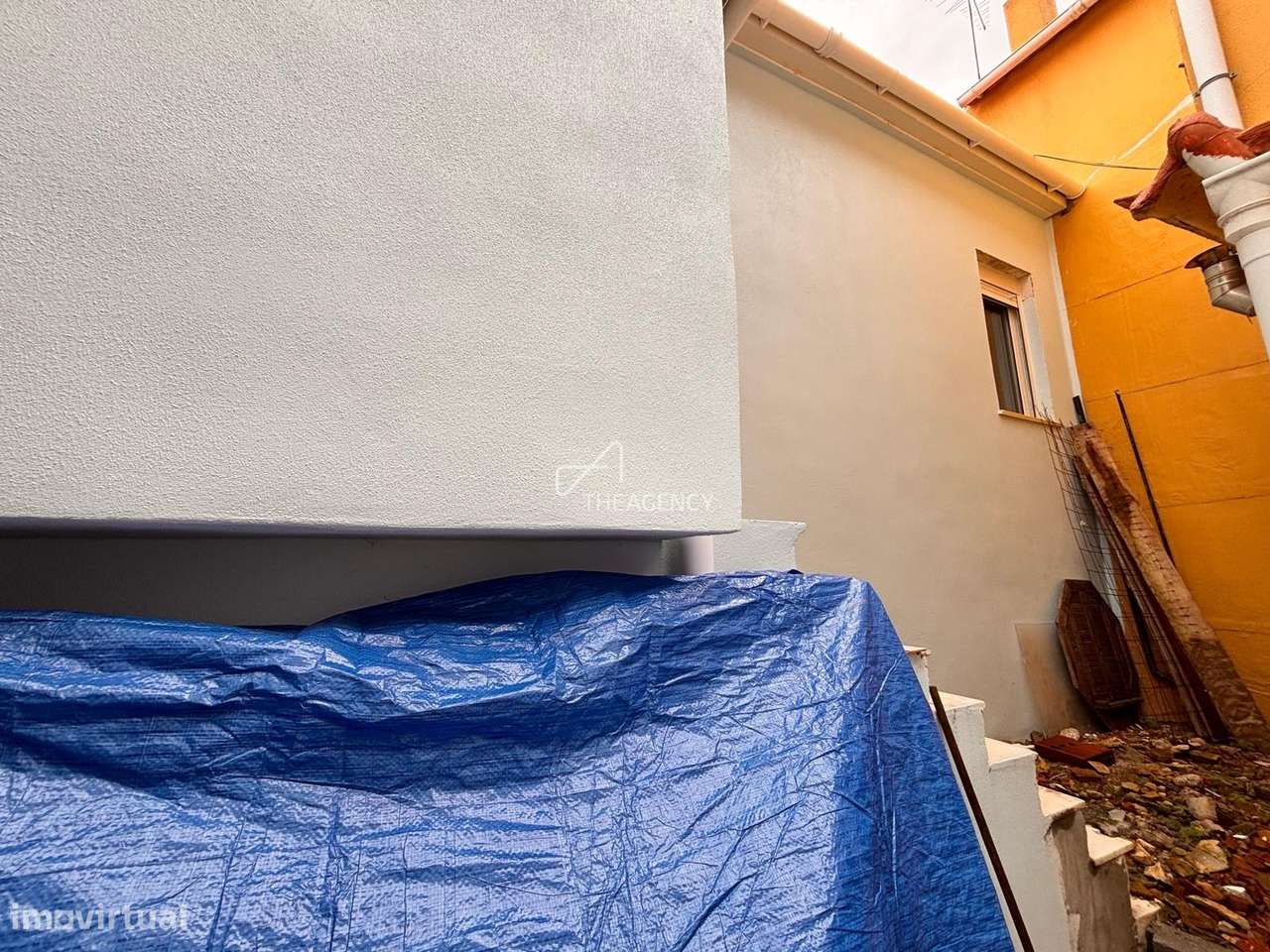 Prédio p/ Investimento em Alhandra  - 2 Estúdios para Restaurar-24