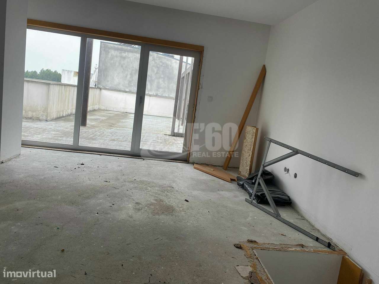 T4 DUPLEX COM TERRAÇO ESPINHO-11