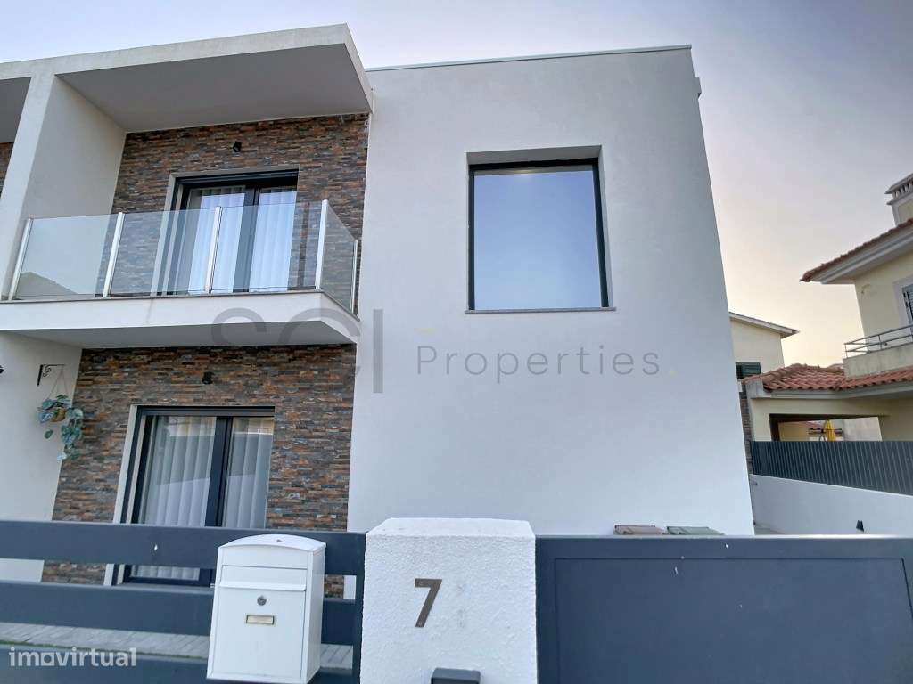 Moradia T3 Como Nova, com Garagem e Piscina em Fernão Ferro-57