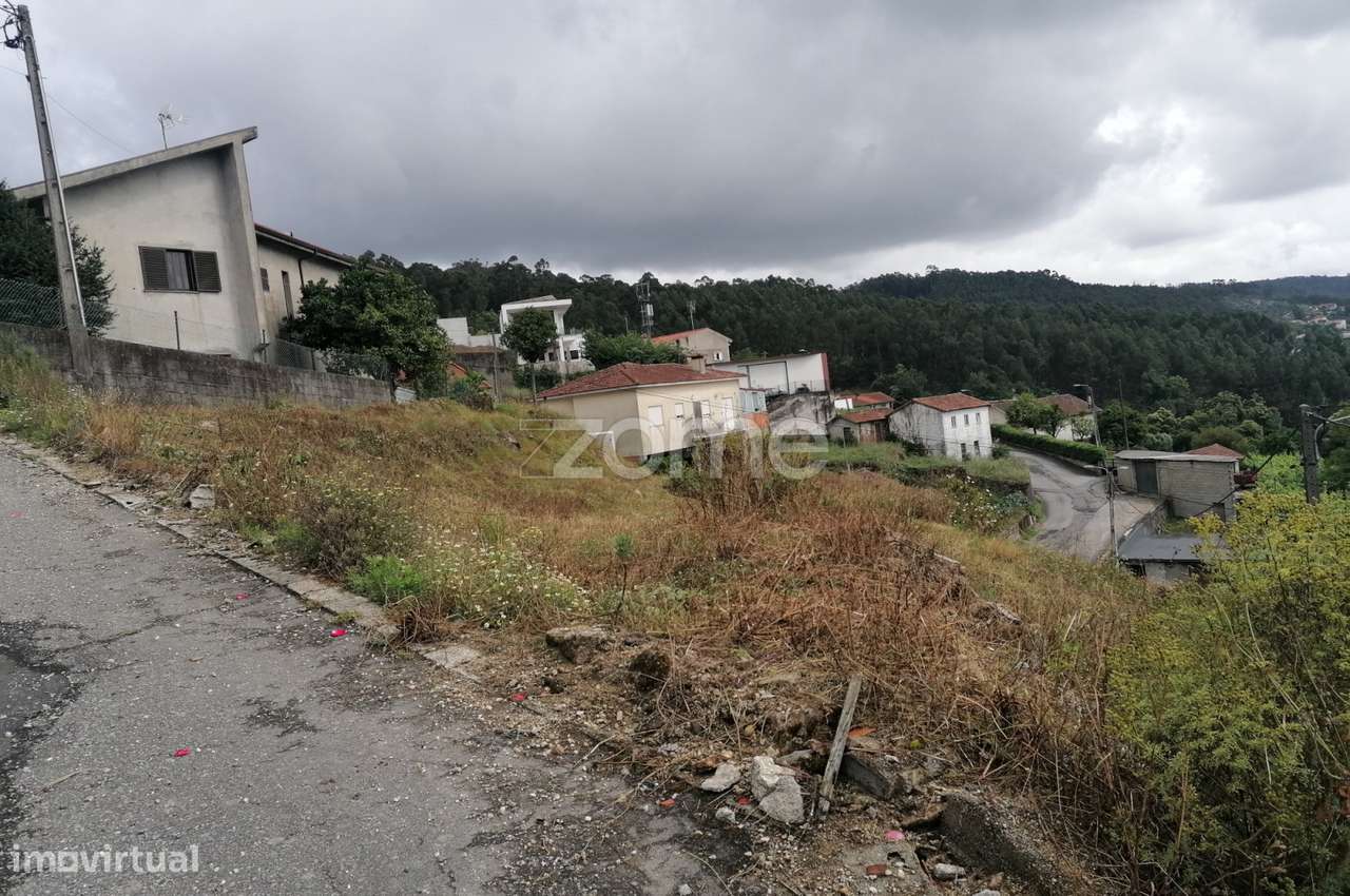 Terreno Urbano com 710 M2 em rua do Oriente Famalicão - Grande imagem: 4/17