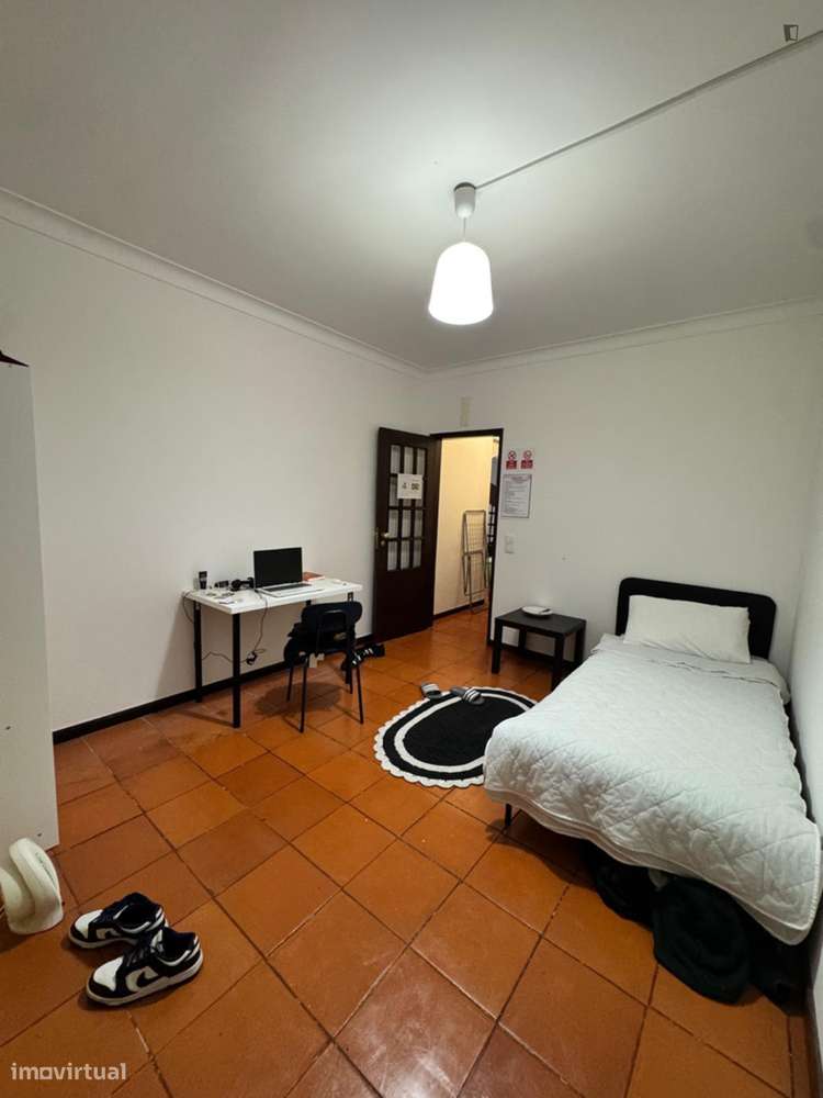 Quarto - localizado em Alta de Santa Clara Coimbra - Grande imagem: 4/10