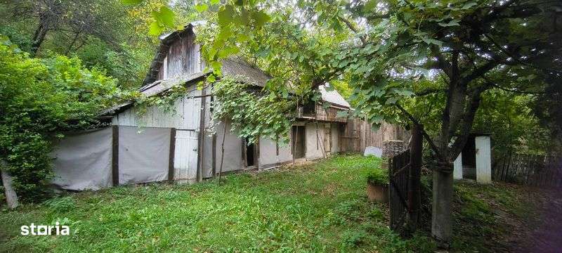 Casa de vanzare in Pangarati, teren 2400m + acces la deal. - Imagine principală: 4/8