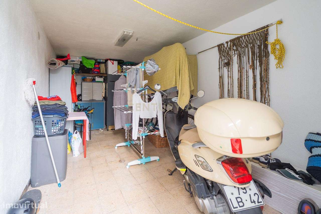 Propriedade com duas moradias geminadas-39