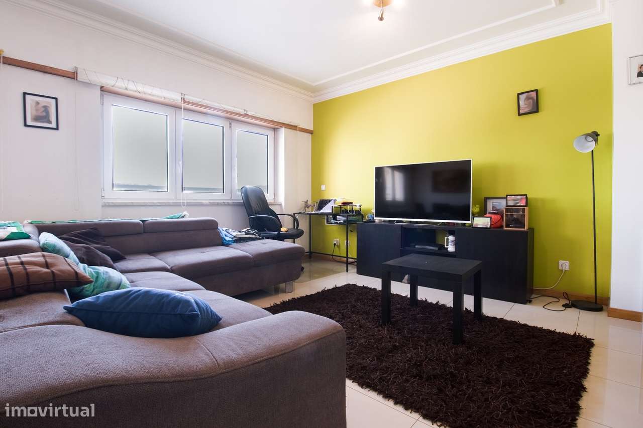 Apartamento T2 com garagem em Nova Carnaxide-8