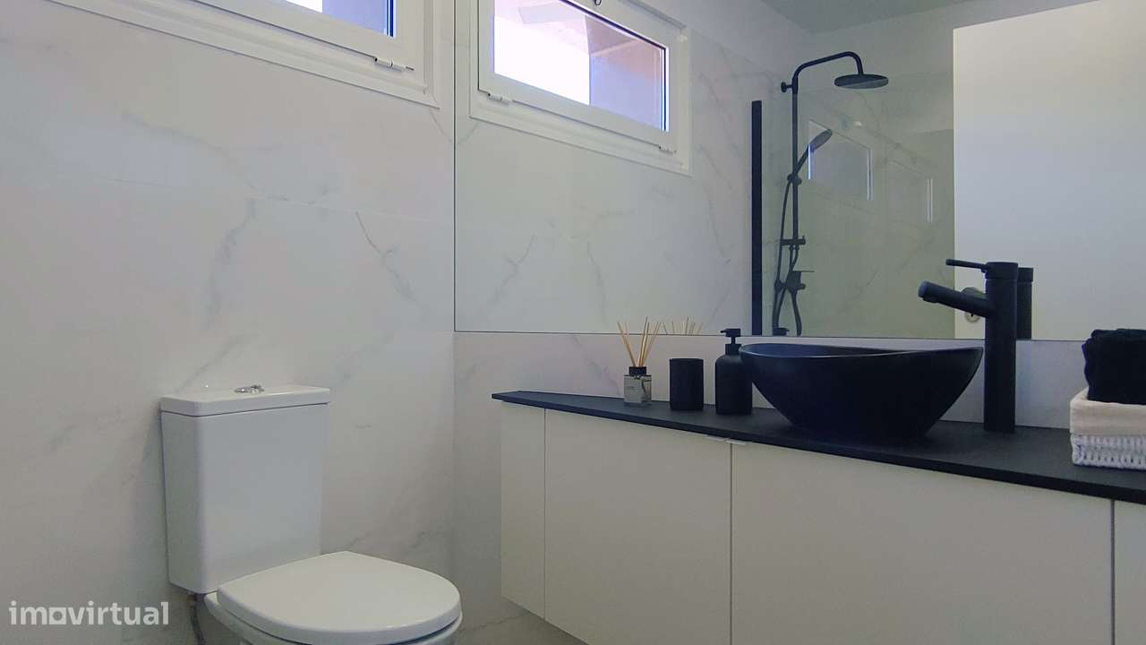 Último T3 de Último Piso, Garagem p/ 2 carros e Varanda | São João Ver-16