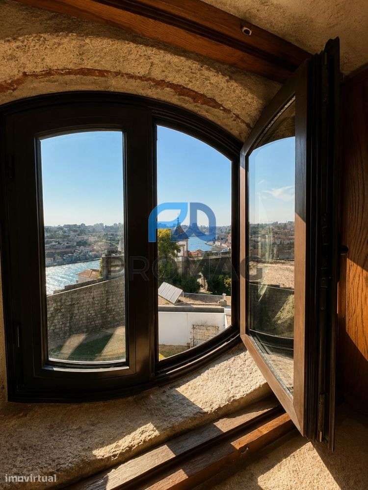 Prédio com Comércio - Baixa do Porto-28
