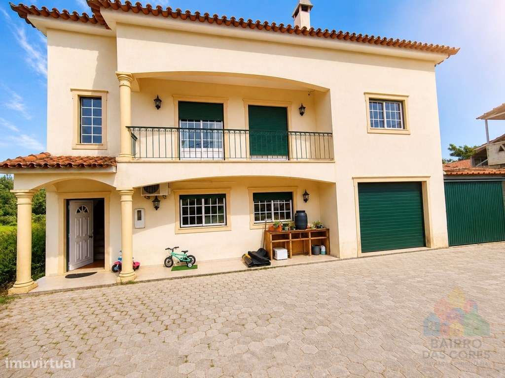 Moradia T4 isolada com terreno e piscina em Tomar-13