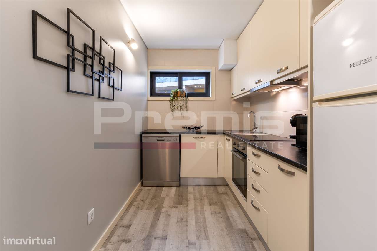 T1 no centro do Porto em frente ao metro-6