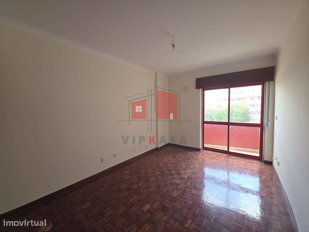Apartamento T2 com Garagem-11
