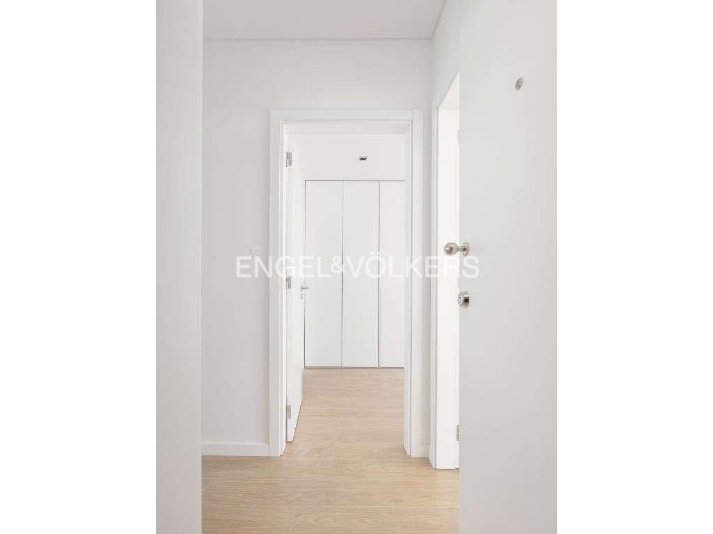 3 andares em prédio de charme nas Avenidas Novas - Grande imagem: 5/52