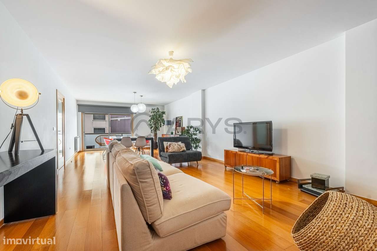 Apartamento T4 localizado no coração da cidade de Braga - Grande imagem: 1/24